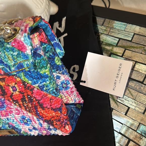 Kurt Geiger London Mini Kensington Crystal Shoulder Bag
Kurt Geiger London - Picture 11 of 17